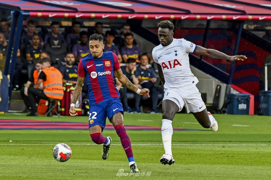 并与足球传 并与足球传