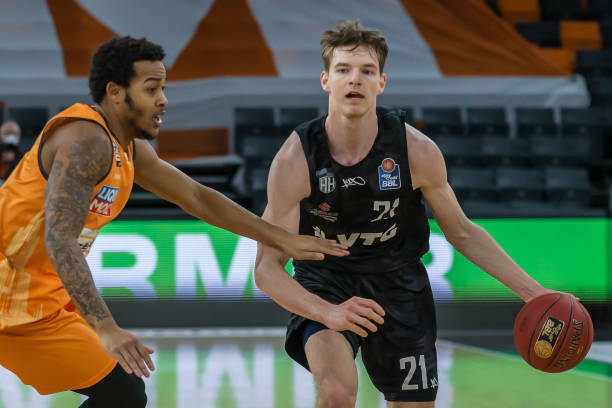 球的观众传 球的观众传